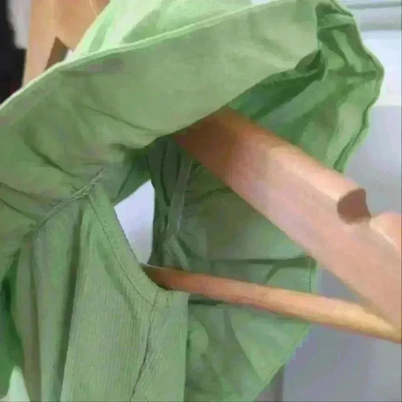 🌴2/$25🌴ZARA | Women's Pastel Green Ribbed/Ruffled Crop Top - Picture 7 of 7